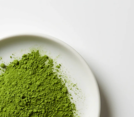 Pourquoi choisir un matcha frais ? Récolte, mouture et conservation : le guide ultime
